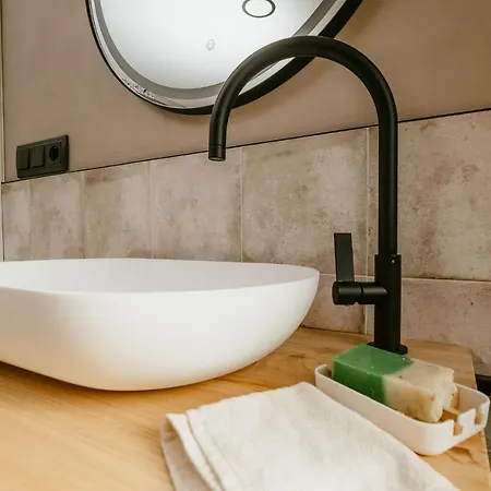 Islow Coliving Bed & Breakfast *